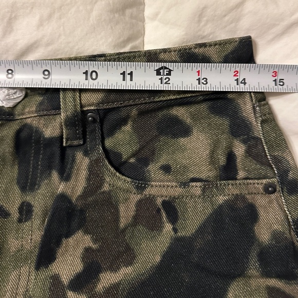 WeWoreWhat Green Camouflage Dani Boyfriend Denim - NWT - Size 28 - Picture 13 of 15